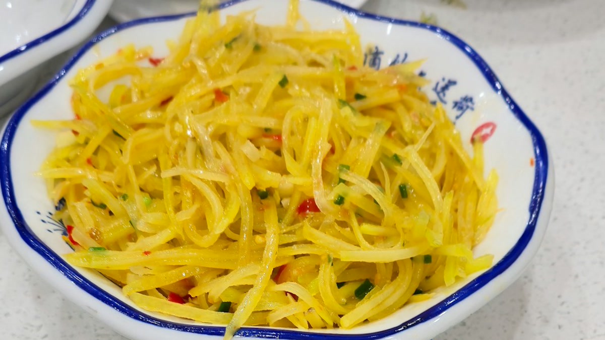 Würzige krosse Kartoffelstreifen süß-sauer (Suanla Tudousi)